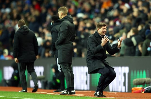 Tin n&oacute;ng 26-12: Gerrard nhiễm Covid-19, Tottenham kh&oacute; đ&aacute; trận derby - Ảnh 2.