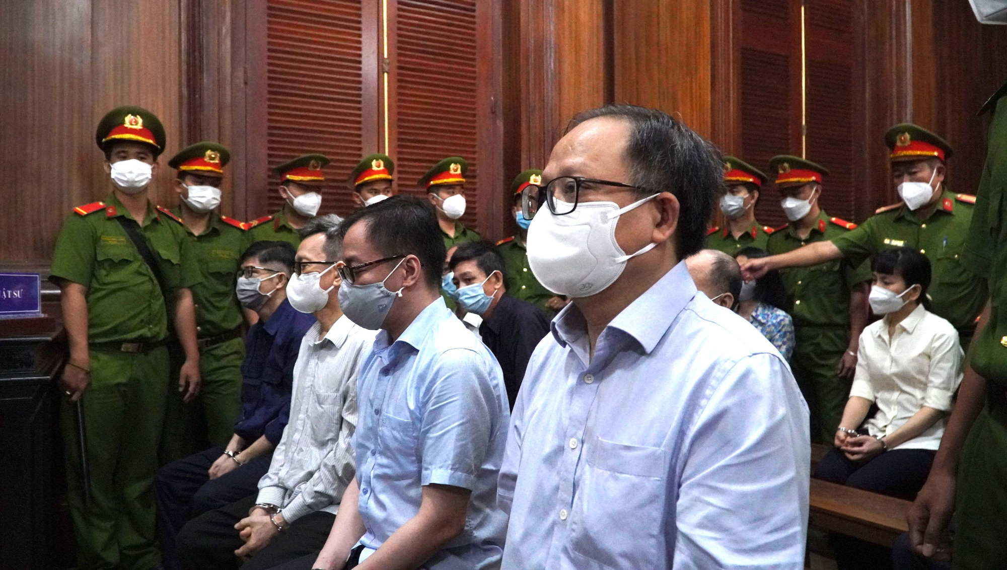 Luật sư bào chữa cho ông Tất Thành Cang đưa ra nhiều đề nghị tại tòa - Ảnh 1.