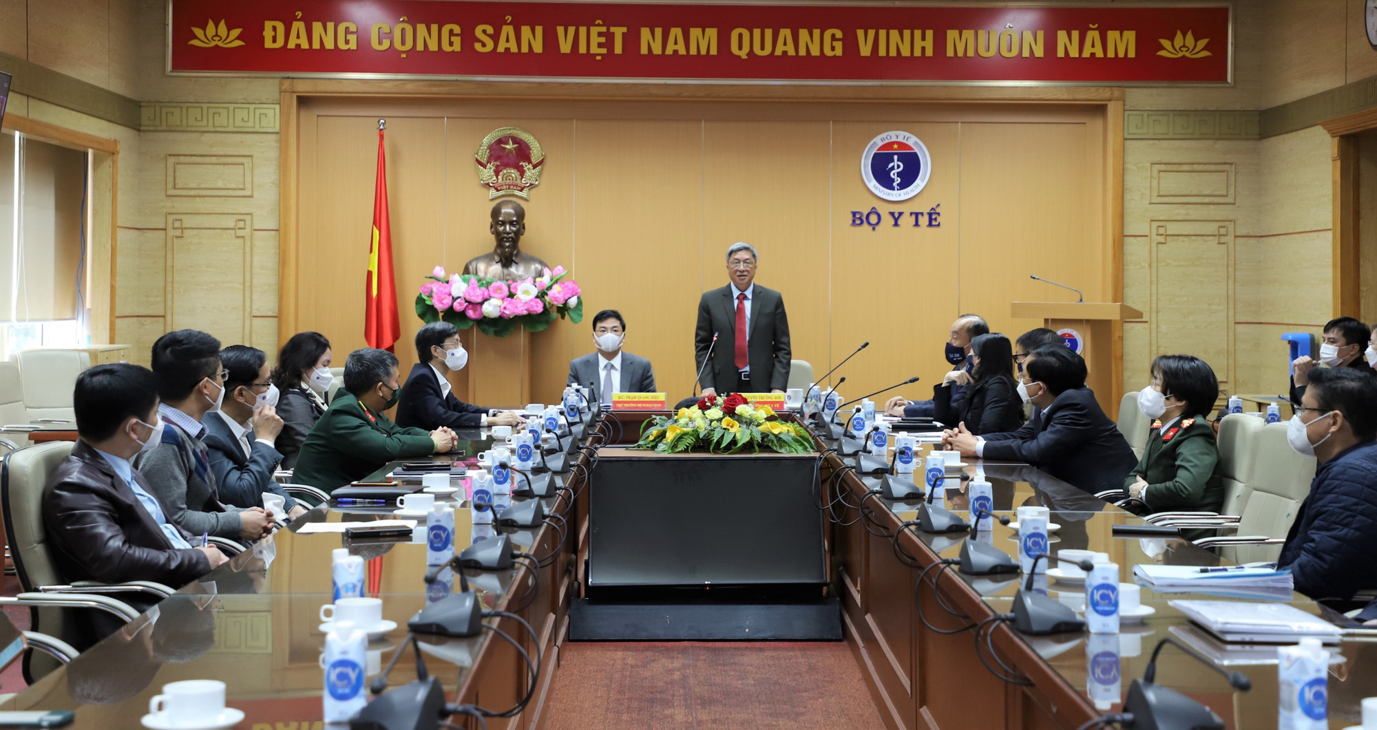 Khoảng 90% người từ 18 tuổi sắp tiêm đủ 2 liều vắc-xin Covid-19 - Ảnh 1.