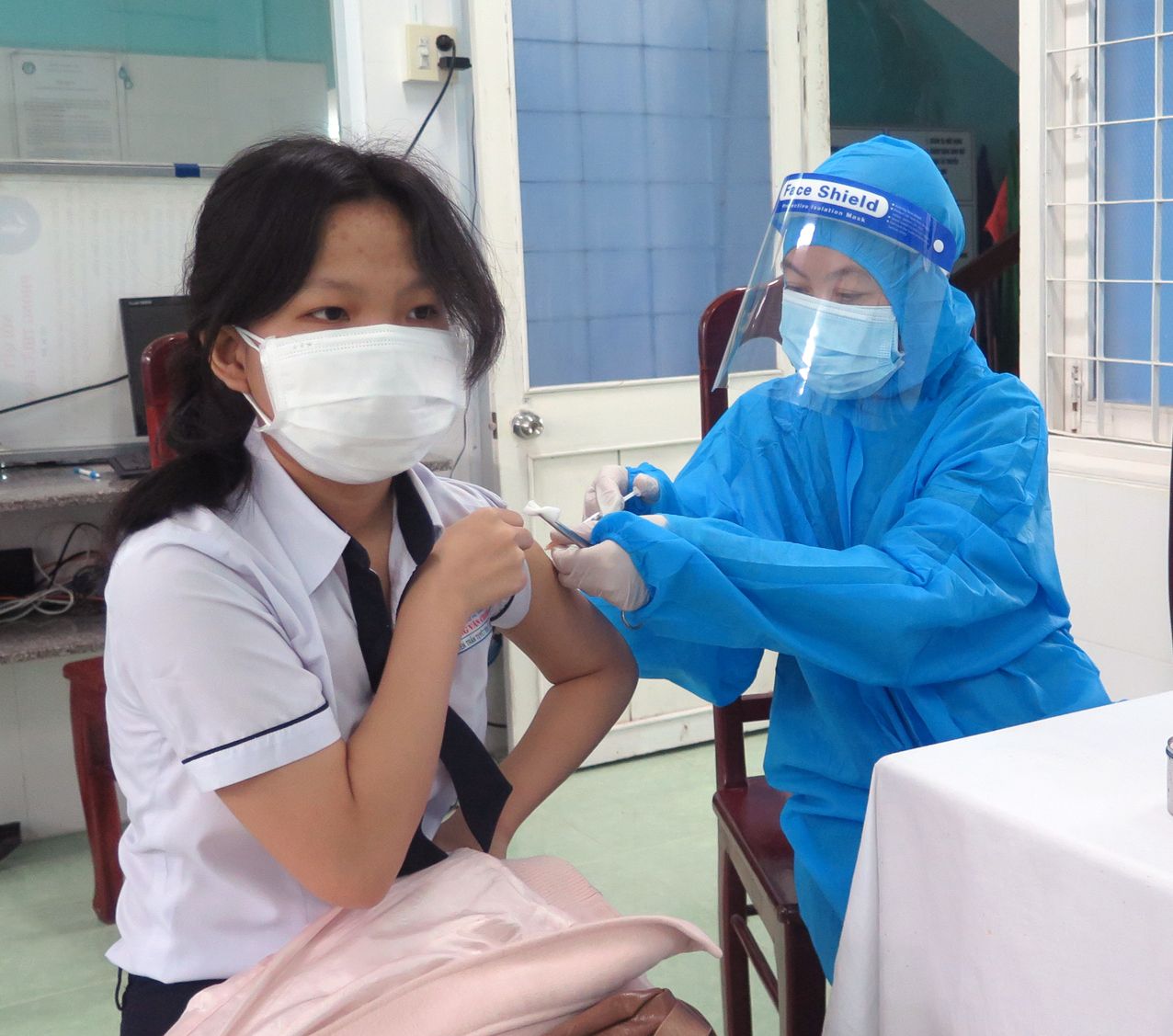 Phú Yên tổ chức tiêm liều bổ sung, nhắc lại vắc-xin phòng Covid-19 - Ảnh 1.