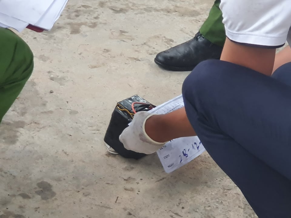 CLIP: Táo tợn cướp ngân hàng ở Bình Dương, 1 nghi can vừa bị bắt - Ảnh 7.