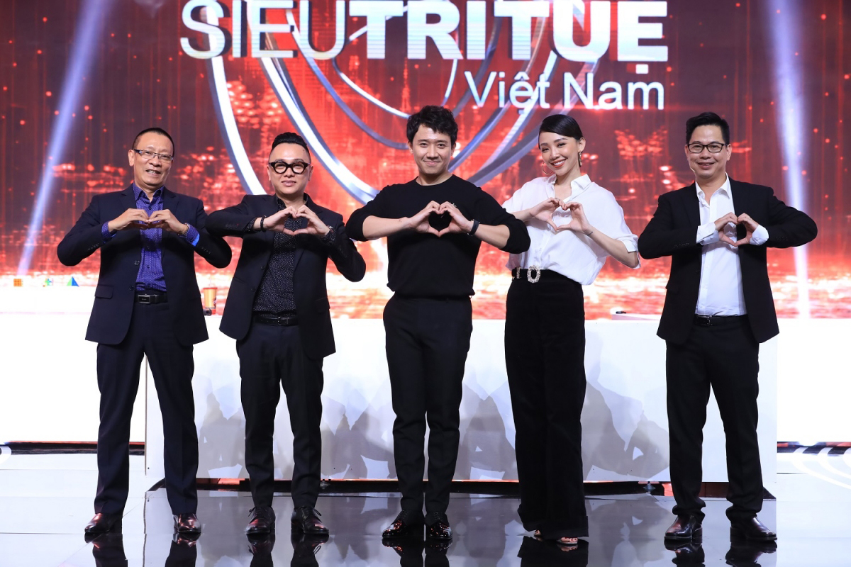 Bầu chọn hạng mục Chương tr&igrave;nh tr&ecirc;n nền tảng số v&agrave; truyền h&igrave;nh: Mọi ứng vi&ecirc;n đều xứng đ&aacute;ng - Ảnh 2.