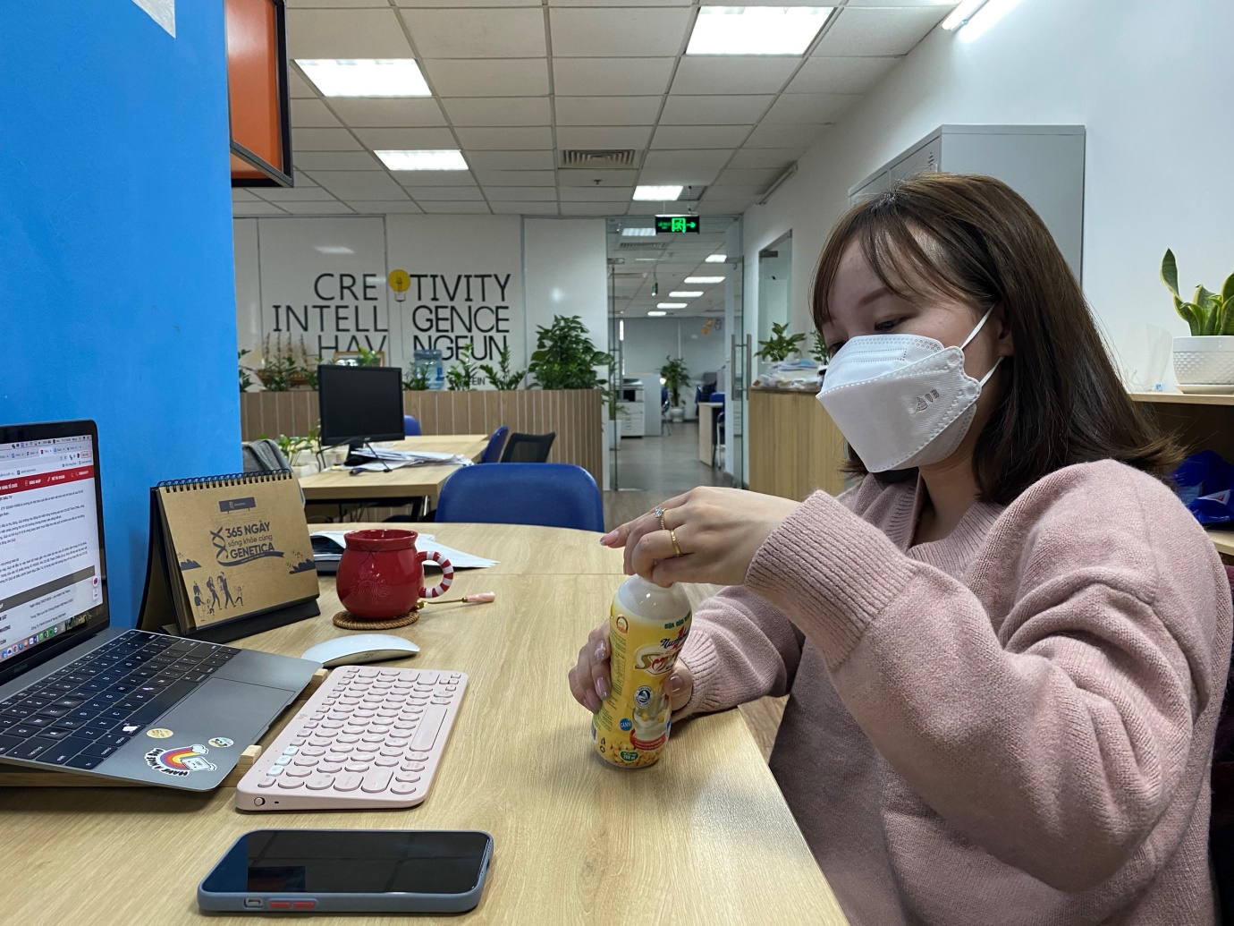 Sữa đậu nành đóng chai tiện dụng được giới trẻ đưa vào check-list mỗi ngày