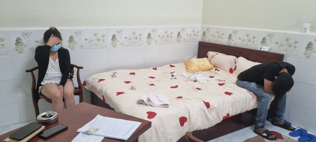 Bắt quả tang 1 phụ nữ thuê nhà nghỉ “dài hạn” để bán dâm