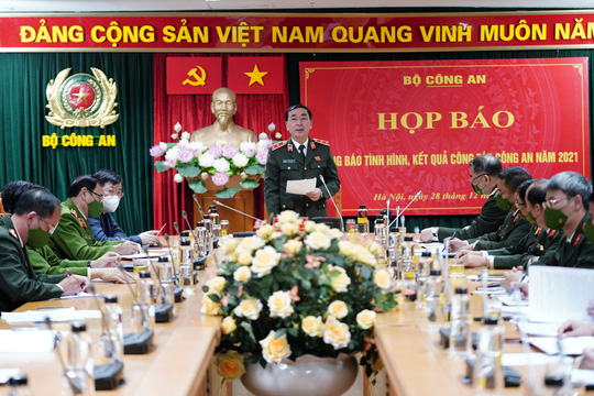 Bộ C&ocirc;ng an: Số tiền từ thiện v&agrave;o t&agrave;i khoản nghệ sĩ &iacute;t hơn tiền ph&aacute;t cho đồng b&agrave;o lụt b&atilde;o miền Trung - Ảnh 1.