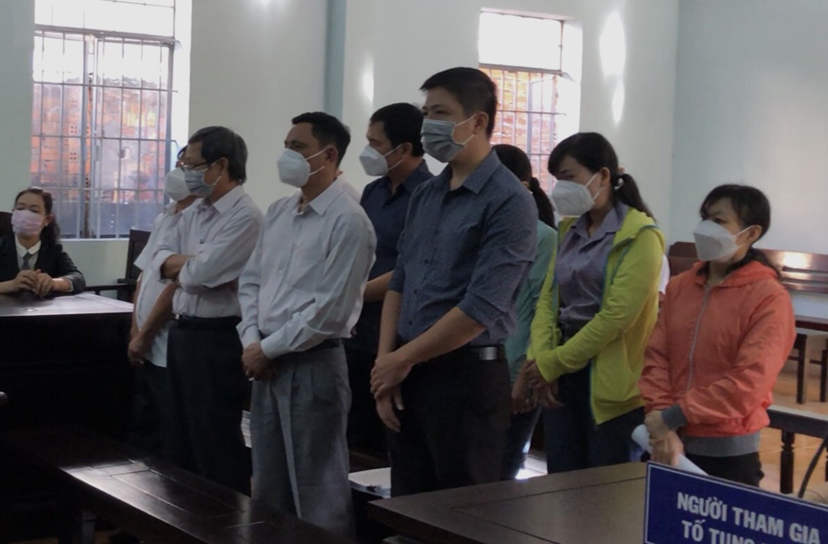 Chuyển mục đích đất nông nghiệp bừa bãi, 10 cán bộ Phan Thiết hầu tòa