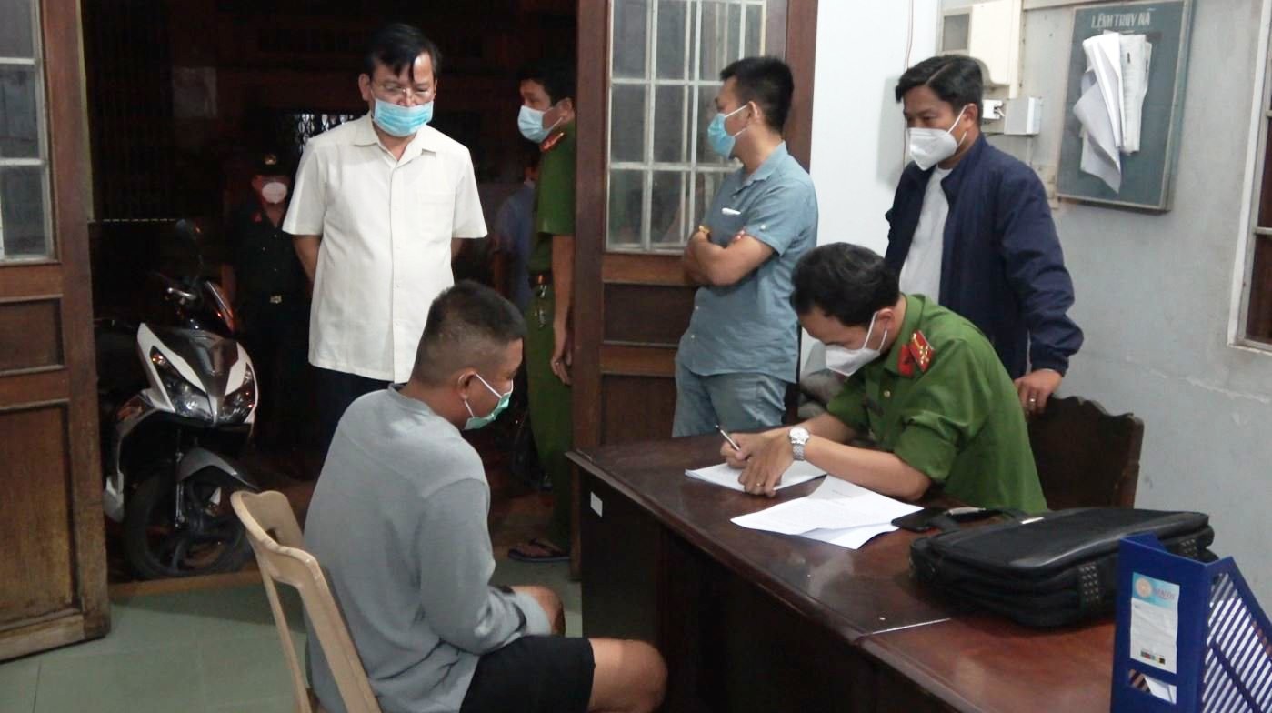 Vụ giang hồ lộng h&agrave;nh, đ&aacute;nh đập d&atilde; man 1 phụ nữ: Triệu tập 7 đối tượng - Ảnh 2.
