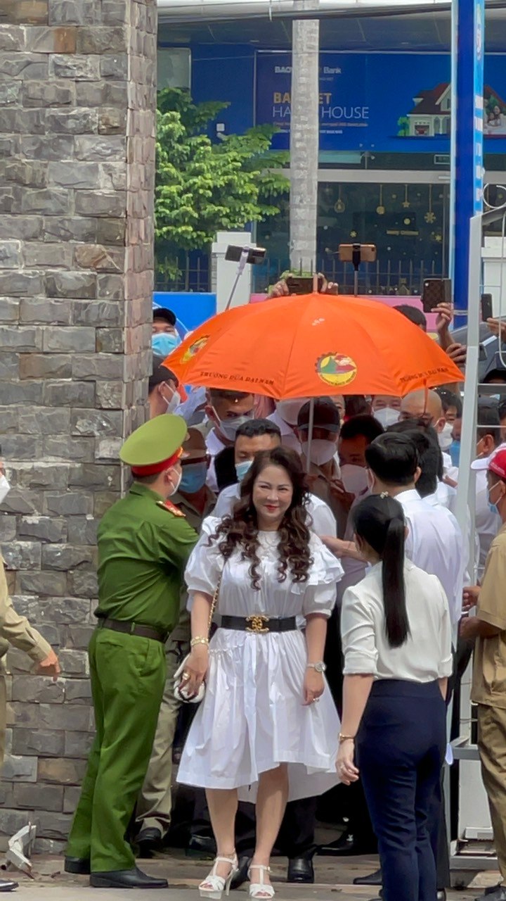 Tống tiền b&agrave; Nguyễn Phương Hằng, nam thanh ni&ecirc;n l&atilde;nh 1 năm t&ugrave; treo - Ảnh 2.