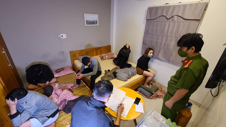 Bí mật của khách sạn chứa 17 nam nữ thanh niên lúc nửa đêm