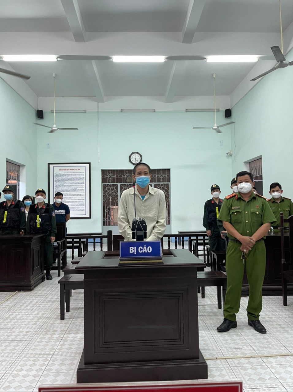 Tống tiền b&agrave; Nguyễn Phương Hằng, nam thanh ni&ecirc;n l&atilde;nh 1 năm t&ugrave; treo - Ảnh 1.