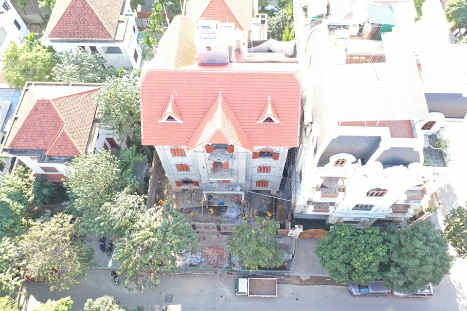 Ph&oacute;ng vi&ecirc;n B&aacute;o Người Lao Động bị đe doạ, x&uacute;c phạm khi t&aacute;c nghiệp tại biệt thự c&oacute; h&agrave;ng loạt vi phạm - Ảnh 3.