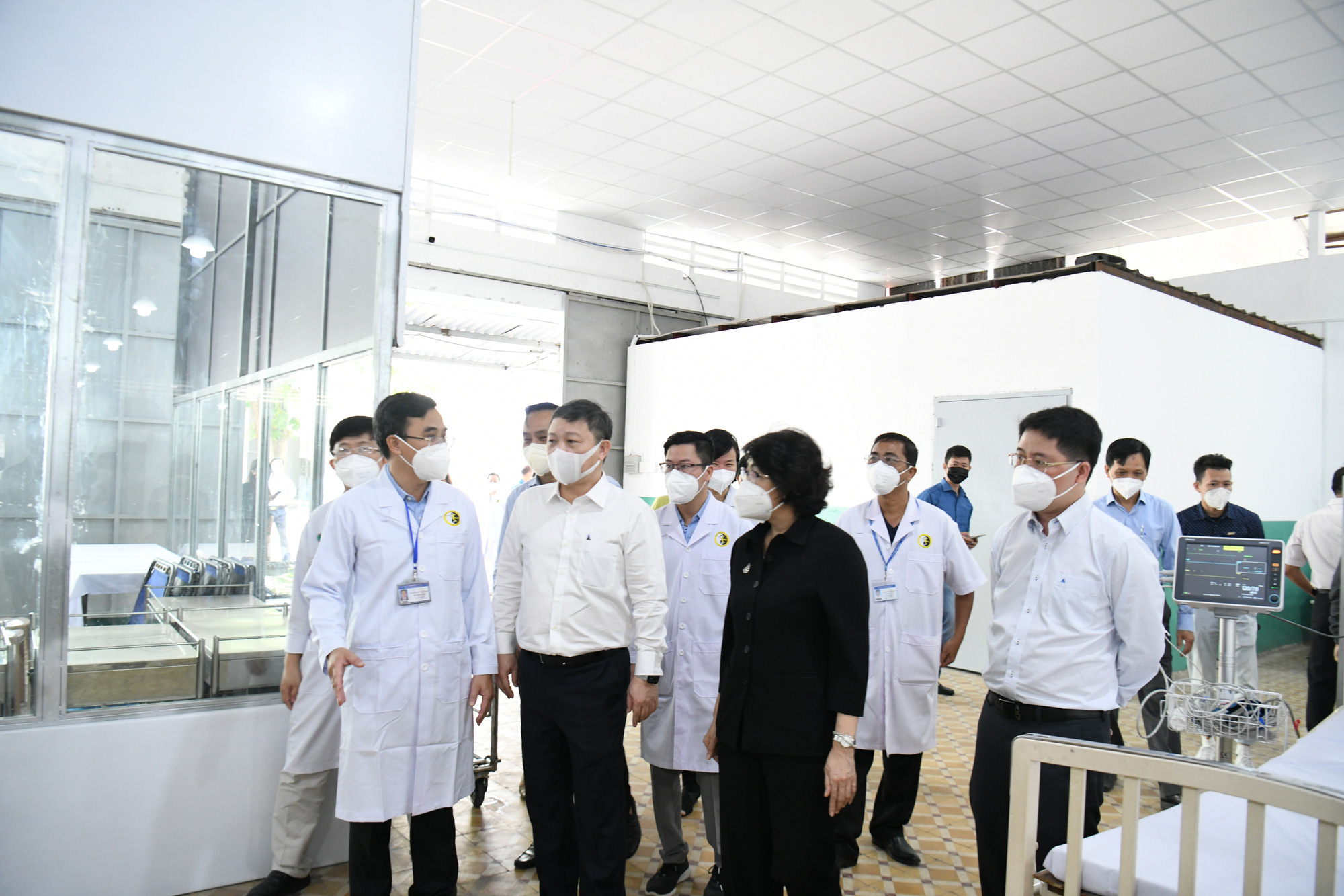 Bệnh viện Covid-19 Ph&uacute; Nhuận theo hướng đ&ocirc;ng, t&acirc;y y kết hợp đi v&agrave;o hoạt động - Ảnh 3.