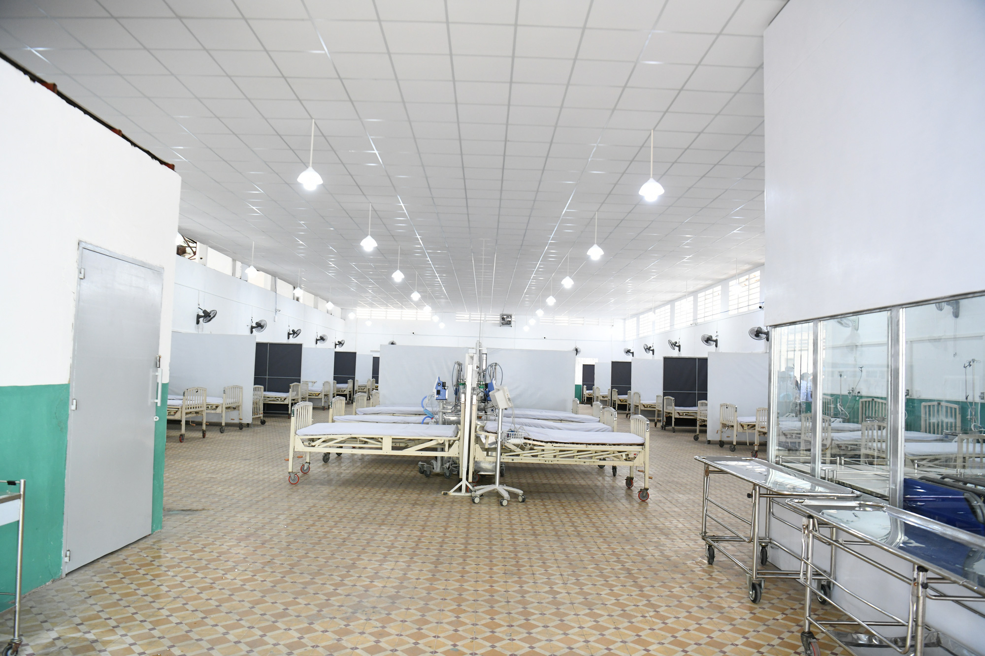 Bệnh viện Covid-19 Ph&uacute; Nhuận theo hướng đ&ocirc;ng, t&acirc;y y kết hợp đi v&agrave;o hoạt động - Ảnh 4.