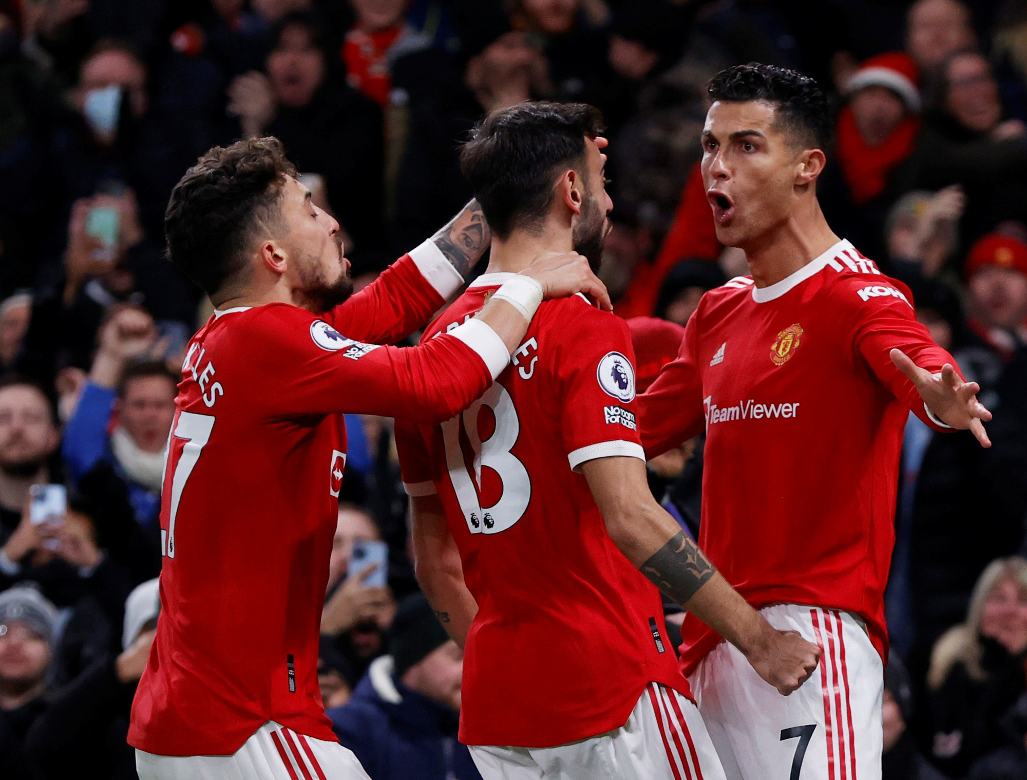 Trọng tài hai lần bẻ còi, Man United ngược dòng quật ngã Arsenal