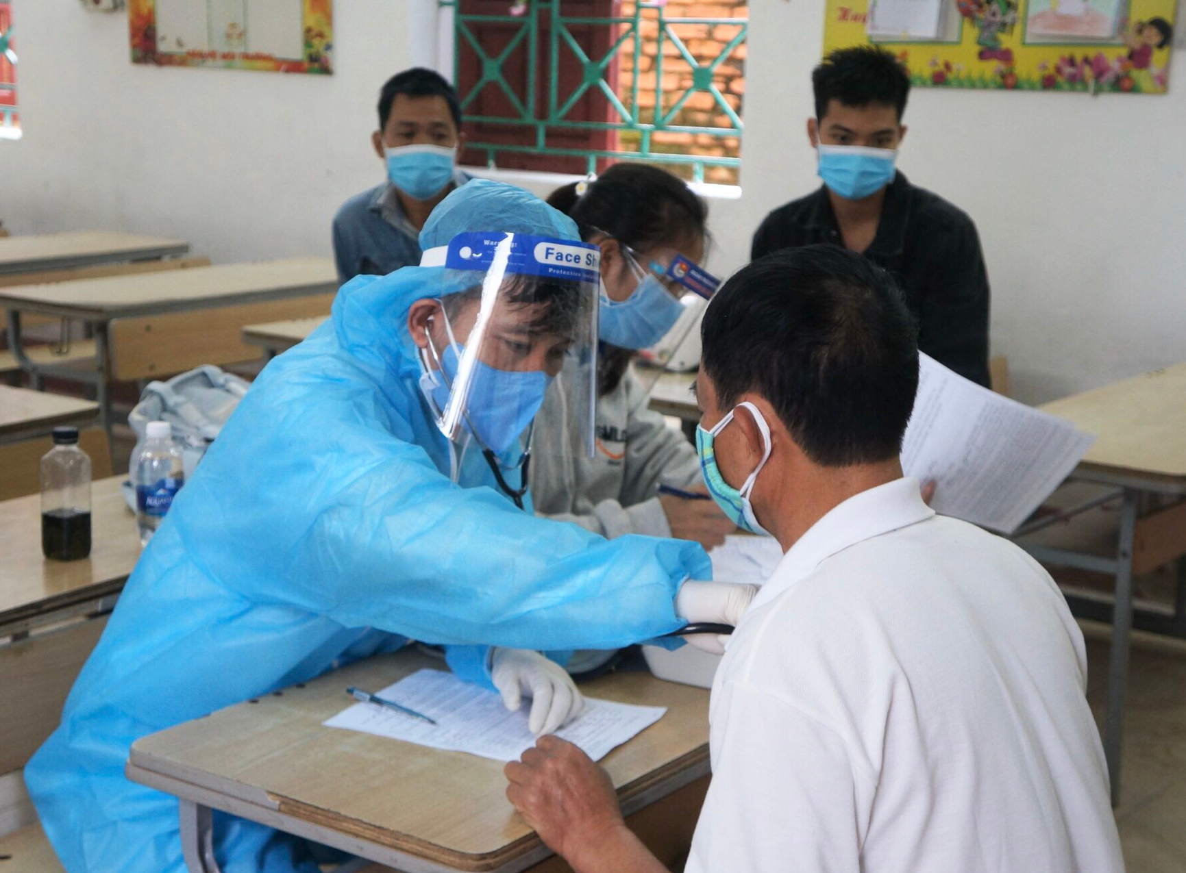 Dịch Covid-19 hôm nay: Thêm 17.000 ca mắc mới, Cà Mau bổ sung 2.868 ca bệnh