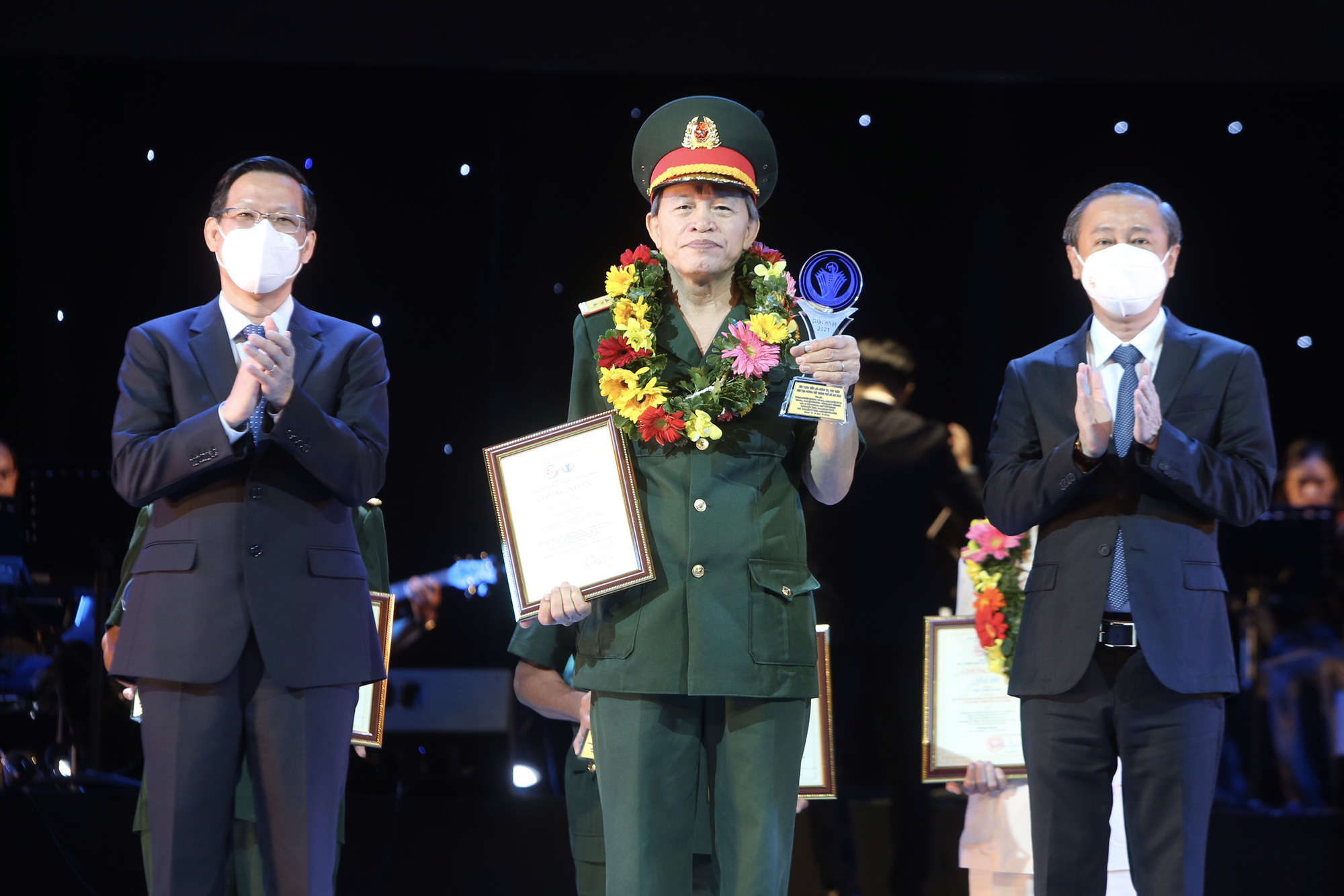Chủ tịch Phan Văn M&atilde;i: S&aacute;ng tạo l&agrave; ch&igrave;a kh&oacute;a gi&uacute;p TP HCM vươn l&ecirc;n, bức ph&aacute; sau dịch - Ảnh 4.