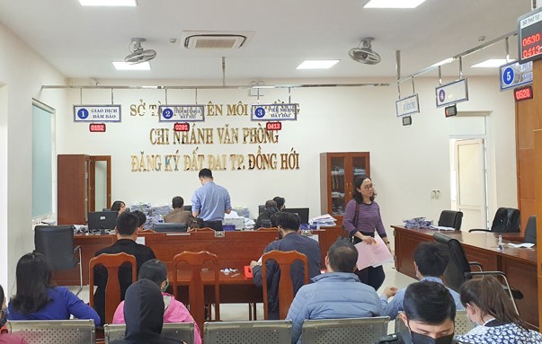 Kỷ luật Giám đốc chi nhánh Văn phòng đăng ký đất đai TP Đồng Hới