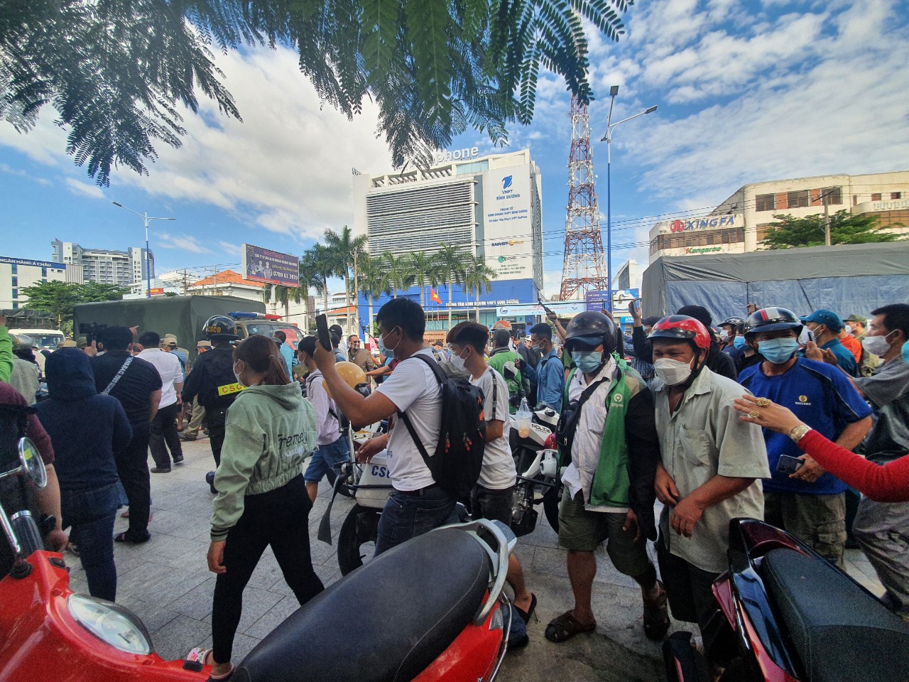 Hậu phi&ecirc;n xử b&agrave; Nguyễn Phương Hằng bị cưỡng đoạt t&agrave;i sản, nhiều  ph&oacute;ng vi&ecirc;n cầu cứu - Ảnh 1.
