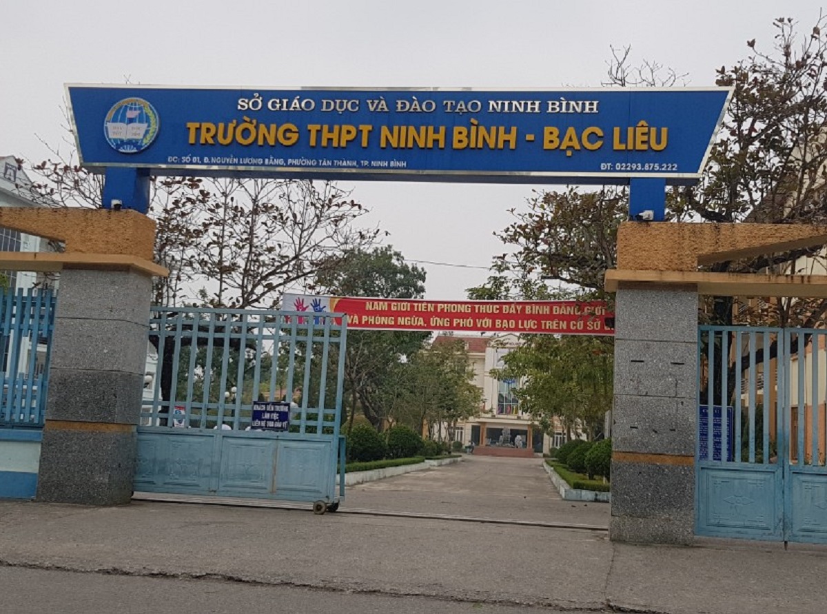 Khởi tố hiệu trưởng một trường THPT