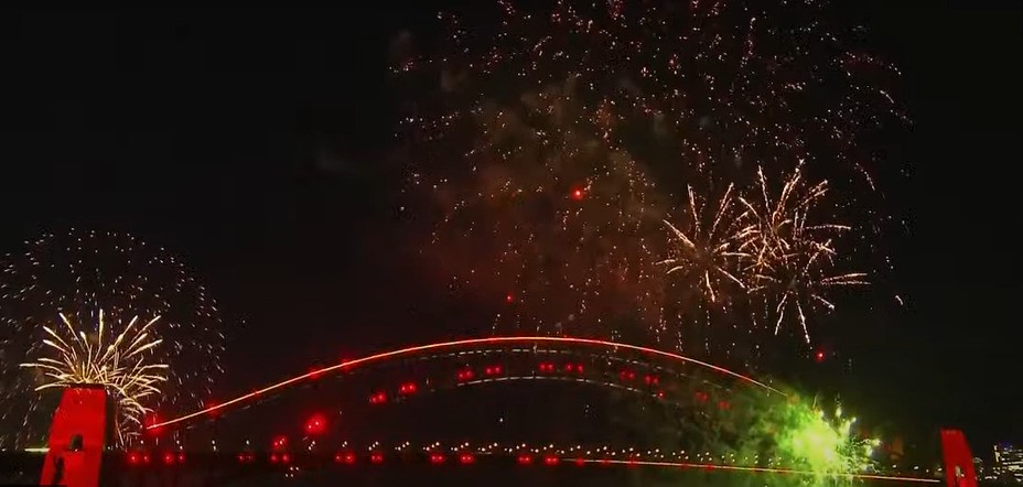&Uacute;c, New Zealand bắn ph&aacute;o hoa ch&agrave;o năm mới 2022 - Ảnh 3.