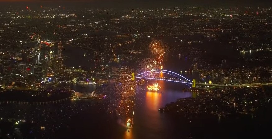 &Uacute;c, New Zealand bắn ph&aacute;o hoa ch&agrave;o năm mới 2022 - Ảnh 4.