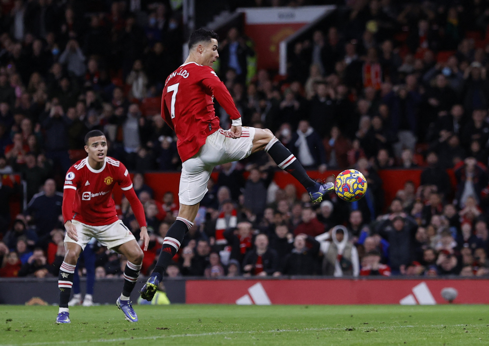 Man United thắng đậm sân nhà, mừng sinh nhật Sir Alex - Ảnh 5.