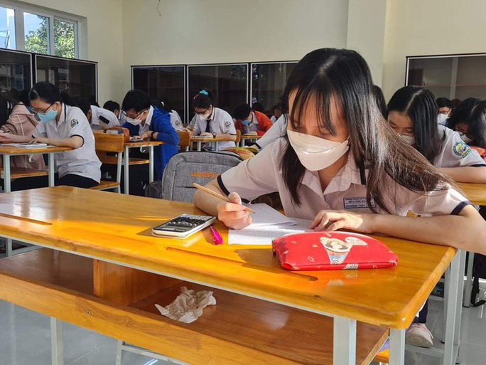 TP HCM: Học sinh các lớp 7, 8, 10, 11 đi học lại từ 4-1-2022