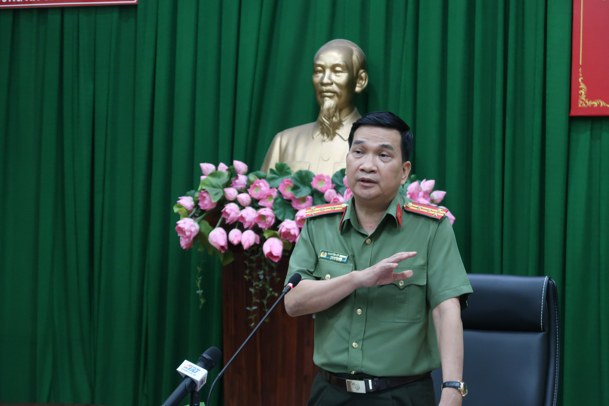 Vụ b&eacute; g&aacute;i bị bạo h&agrave;nh: C&ocirc;ng an TP HCM lưu &yacute; h&atilde;y tưởng nhớ, y&ecirc;u thương đ&uacute;ng nghĩa - Ảnh 3.