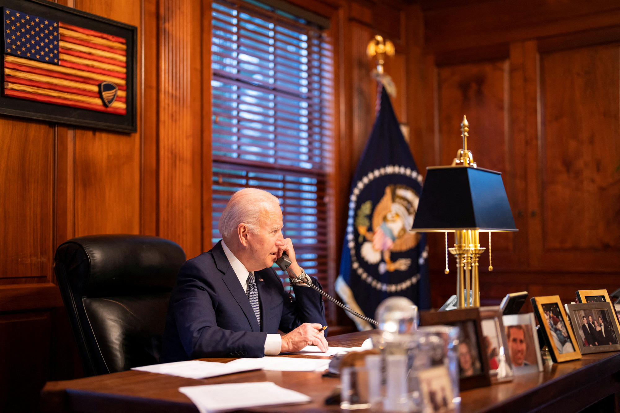 50 phút điện đàm căng thẳng giữa TT Biden và TT Putin - Ảnh 1.
