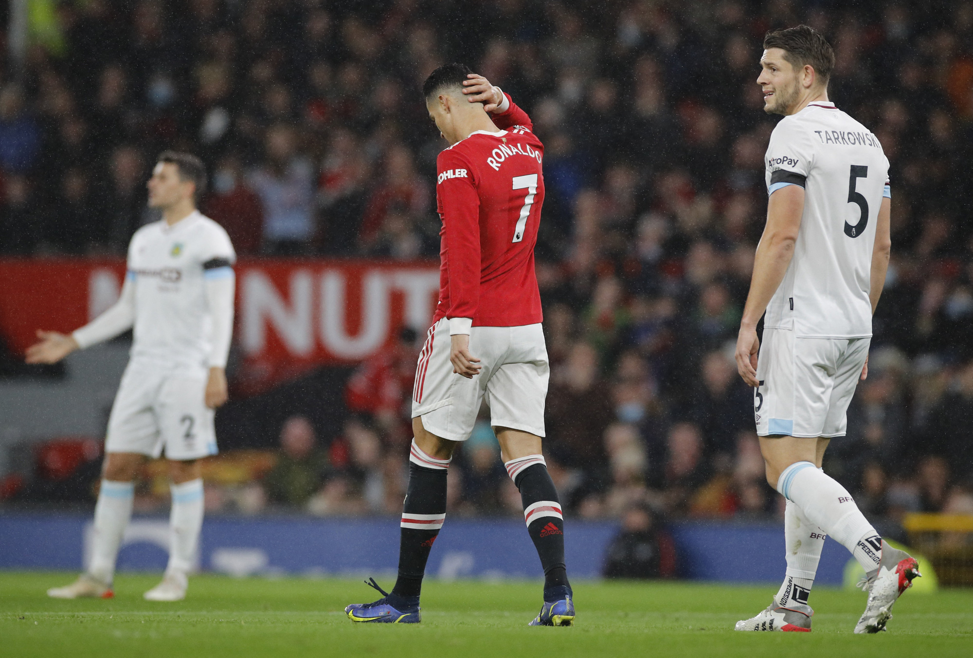 Man United thắng đậm sân nhà, mừng sinh nhật Sir Alex - Ảnh 2.