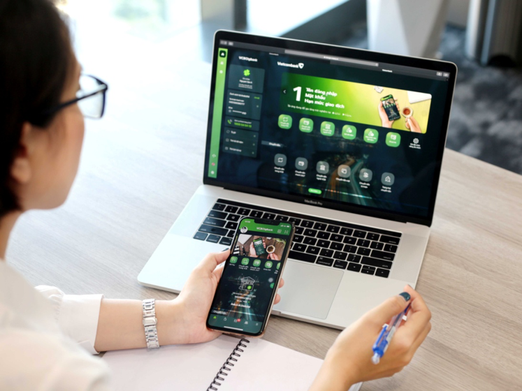 Vietcombank tăng hạn mức chuyển tiền online lên 10 tỉ đồng - Ảnh 1.