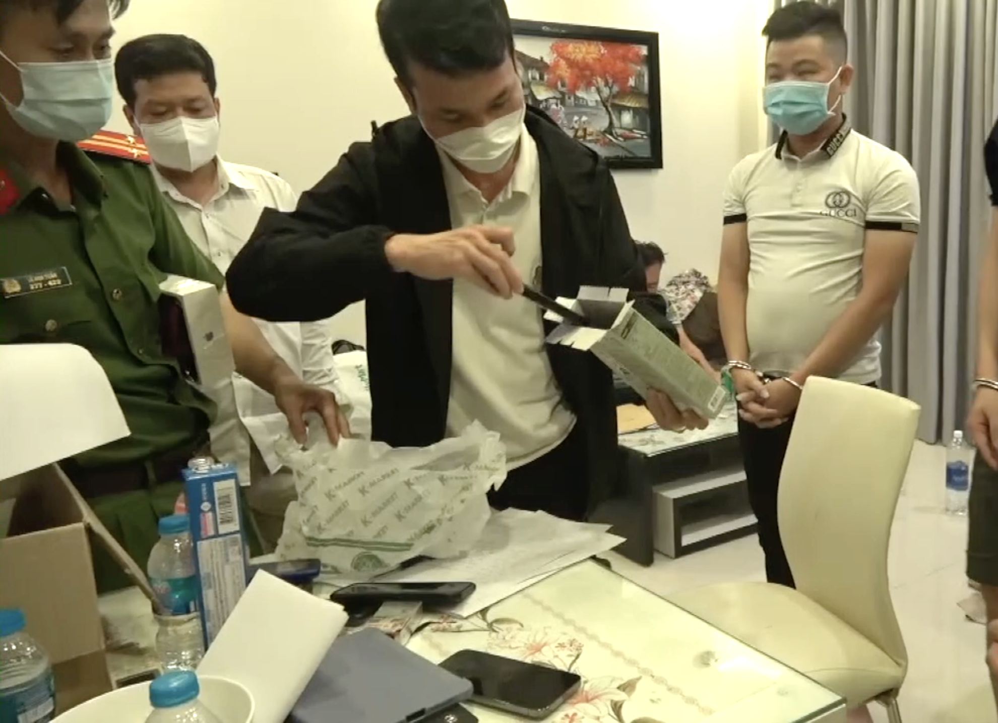 Diễn biến mới vụ đường d&acirc;y cờ bạc 87.000 tỉ đồng vừa được C&ocirc;ng an TP HCM phanh phui - Ảnh 4.