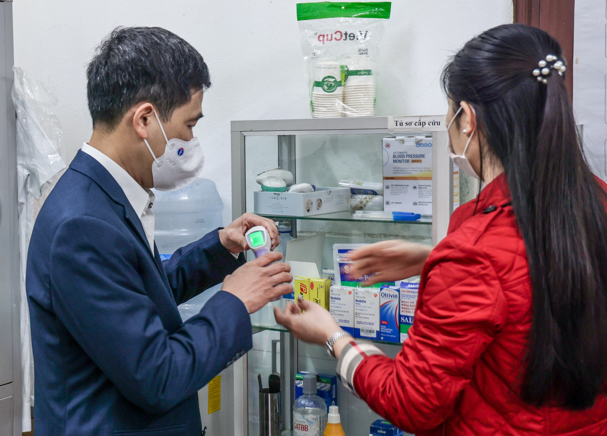 CLIP: Trường học ở H&agrave; Nội khẩn trương dọn dẹp, chuẩn bị đ&oacute;n học sinh trở lại lớp - Ảnh 7.