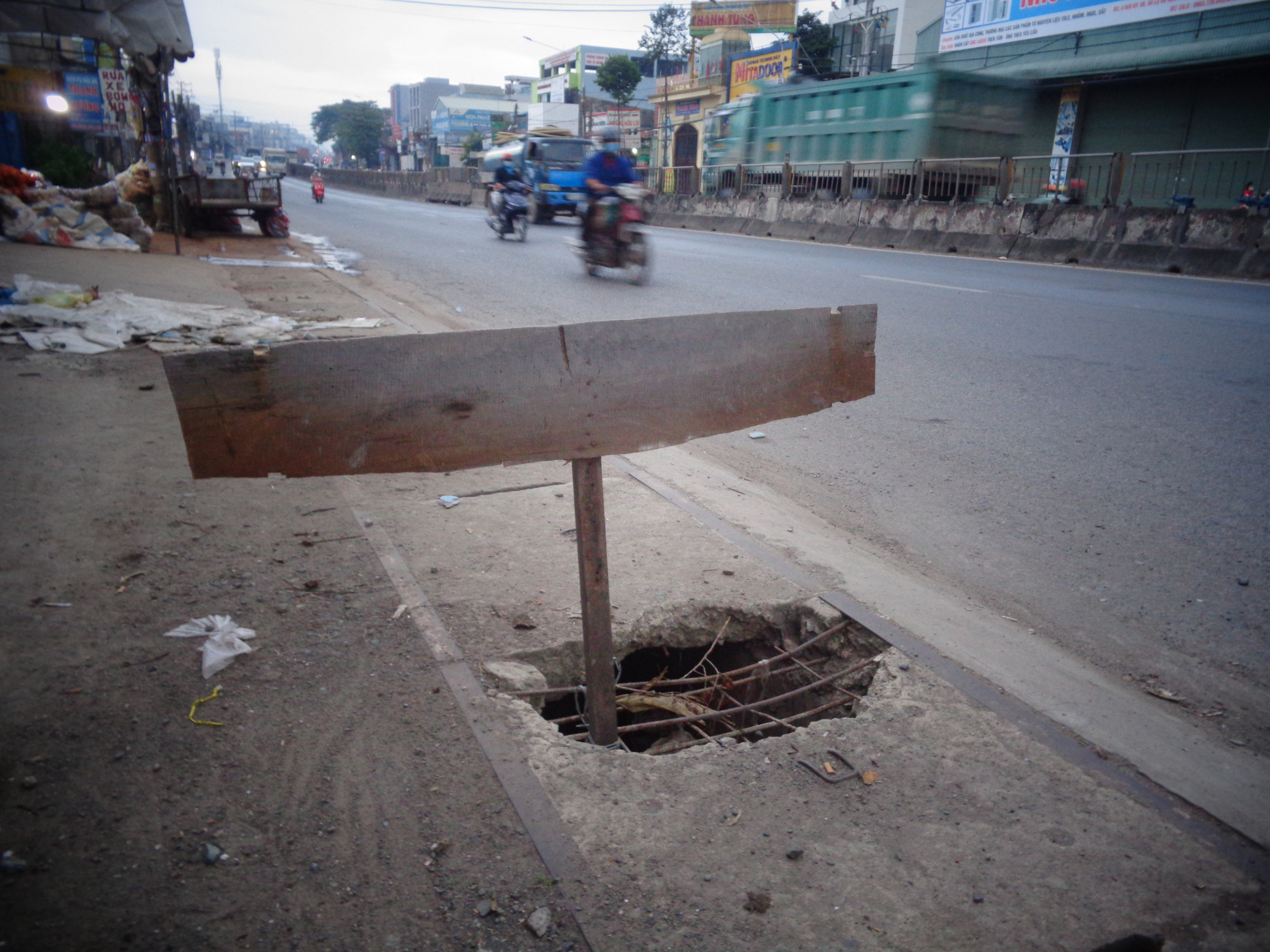 Nhếch nhác và nguy hiểm - Ảnh 2.