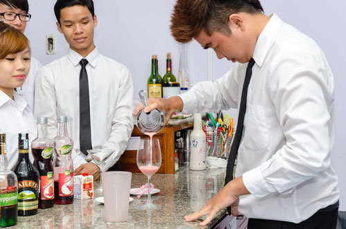Không còn ai học, trường trung cấp về đâu?