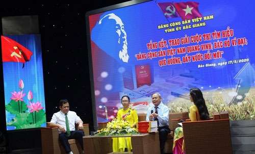 Sắt son niềm tin với Đảng và Bác Hồ
