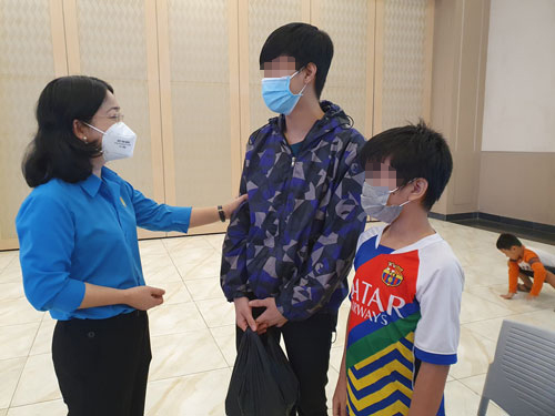Các cấp Công đoàn chăm lo cho trẻ mồ côi vì Covid-19