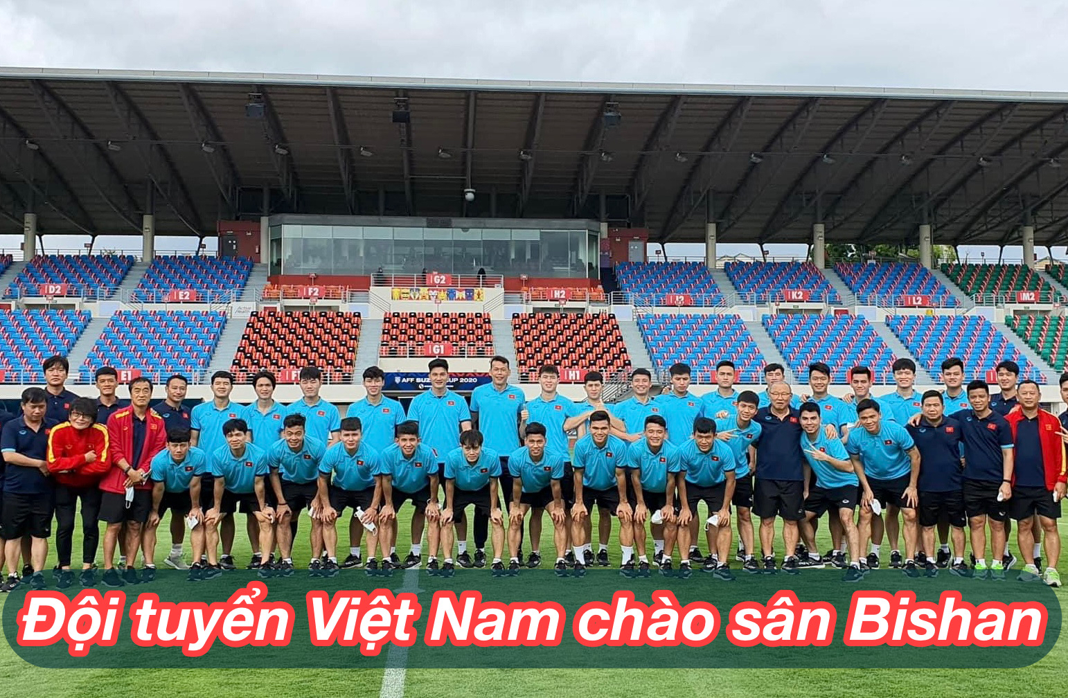 Đội tuyển Việt Nam thử sân Bishan: Gồ ghề, sợ chấn thương