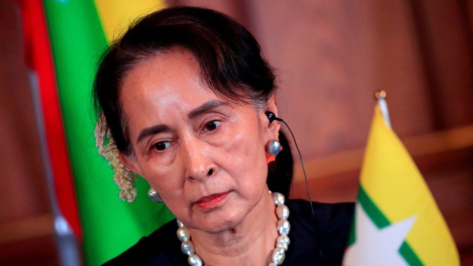 Bà Suu Kyi bị kết án 4 năm tù giam
