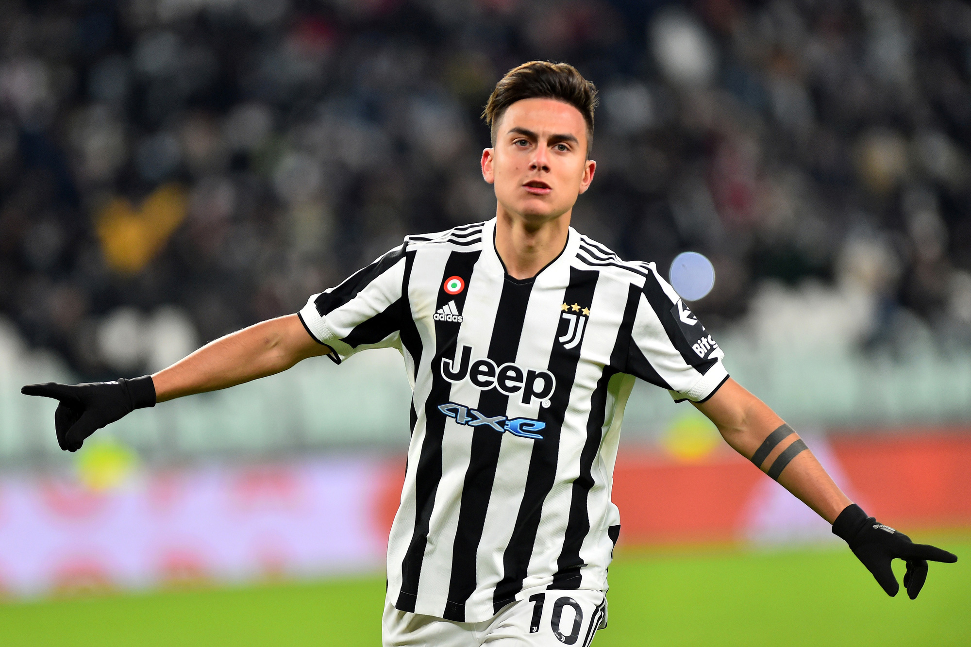 Siêu phẩm phạt góc giúp Juventus chiến thắng vòng 16 Serie A
