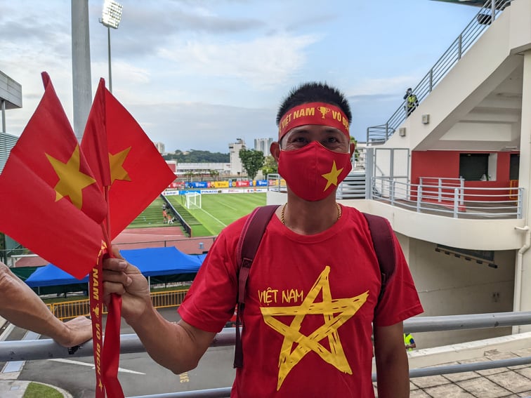 CĐV Việt Nam kéo đến sân, vé 2 trận đại chiến với Indonesia và Malaysia hết sạch