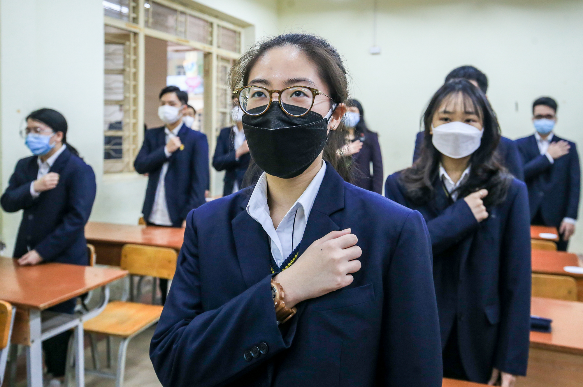 Cận cảnh học sinh lớp 12 ở Hà Nội hào hứng đi học trở lại