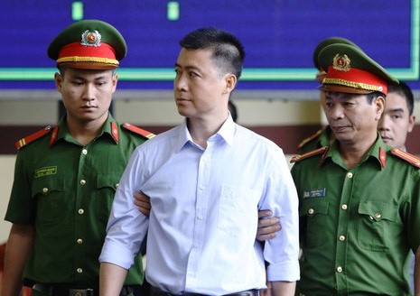 Tha tù trước thời hạn cho "trùm" cờ bạc Phan Sào Nam: Kỷ luật 4 cán bộ công an