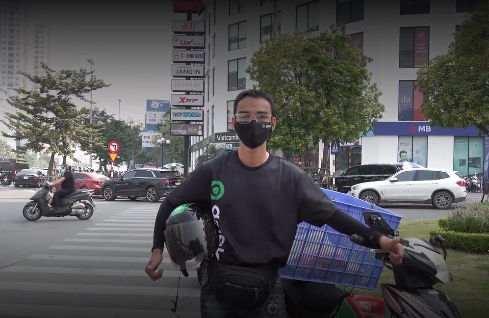 Ch&agrave;ng t&agrave;i xế c&ocirc;ng nghệ &ldquo;chọn lối đi kh&oacute;&rdquo; giữa dịch Covid-19 - Ảnh 1.