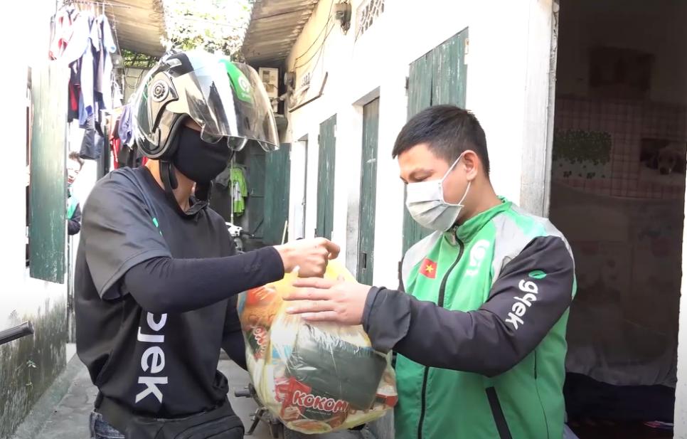 Ch&agrave;ng t&agrave;i xế c&ocirc;ng nghệ &ldquo;chọn lối đi kh&oacute;&rdquo; giữa dịch Covid-19 - Ảnh 2.