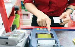 Ngân hàng Nhà nước nói gì về thẻ từ ATM sau ngày 31-12? - Ảnh 1.