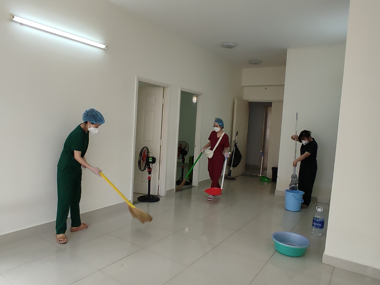 Cận cảnh nơi sẽ tiếp nhận người nghi nhiễm Omicron tại TP HCM - Ảnh 6.