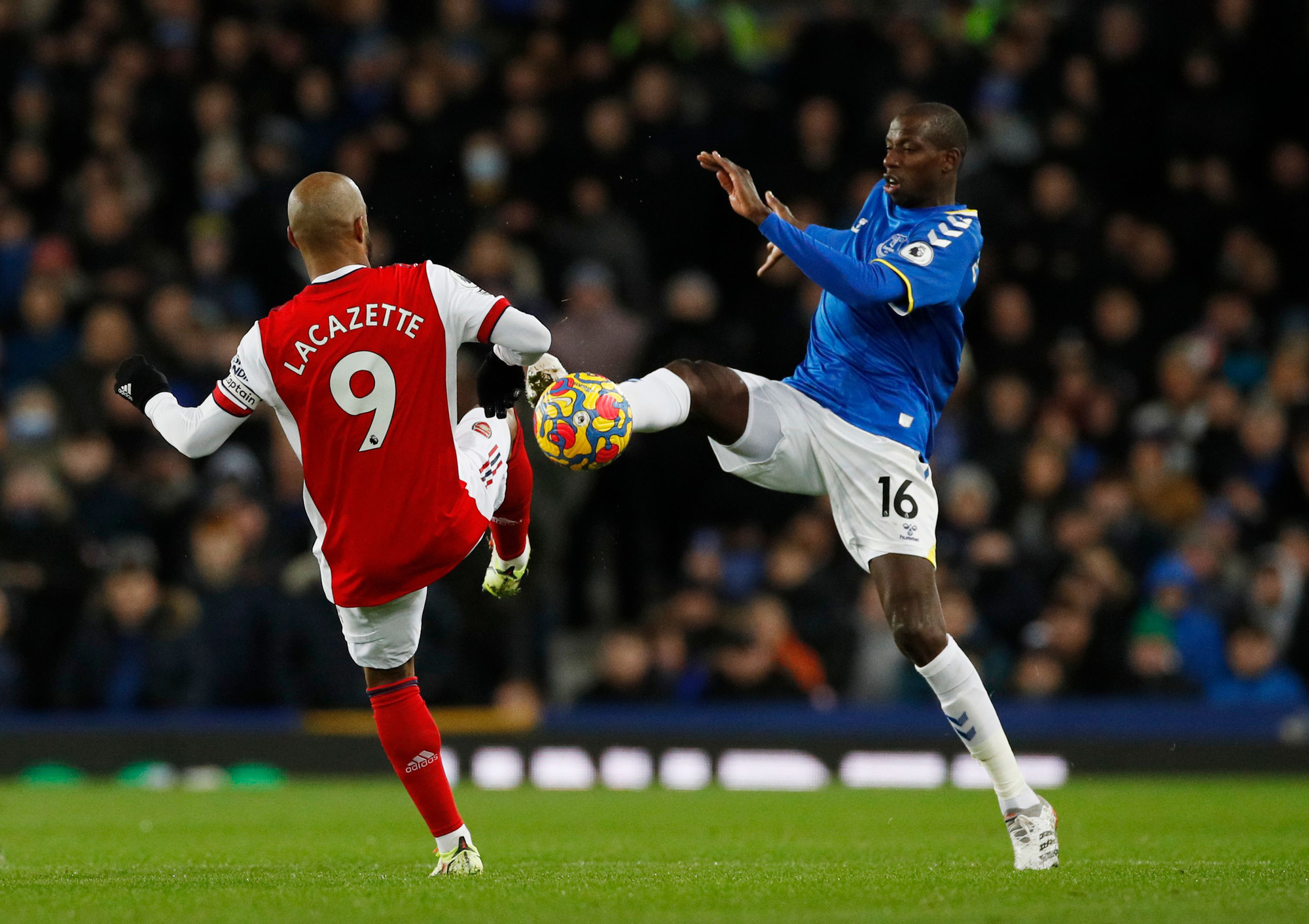 Thua ngược ngỡ ng&agrave;ng, Arsenal lỡ cơ hội v&agrave;o Top 5 - Ảnh 1.