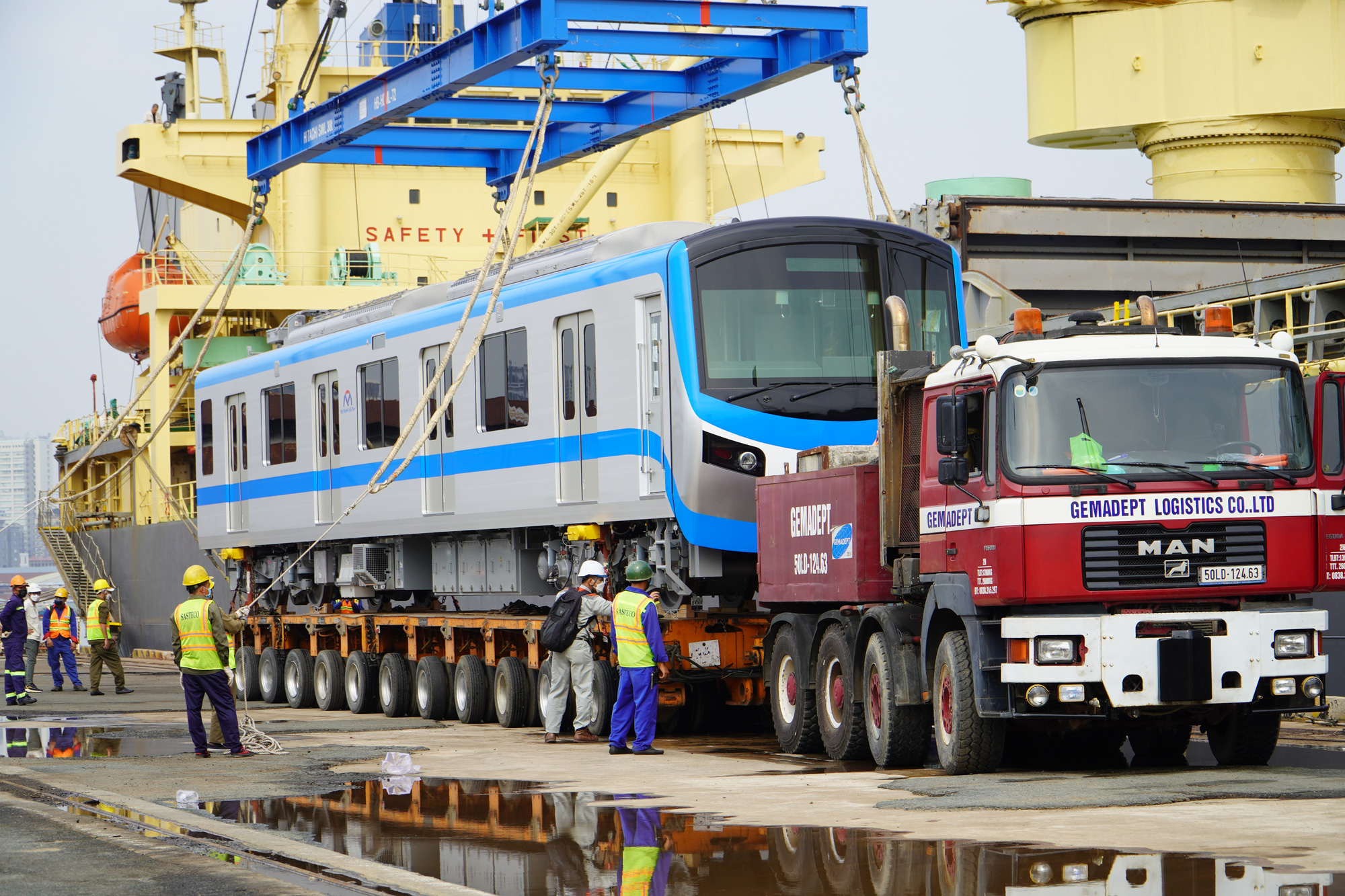 Thêm 4 đoàn tàu của tuyến metro số 1 về TP HCM - Ảnh 6.
