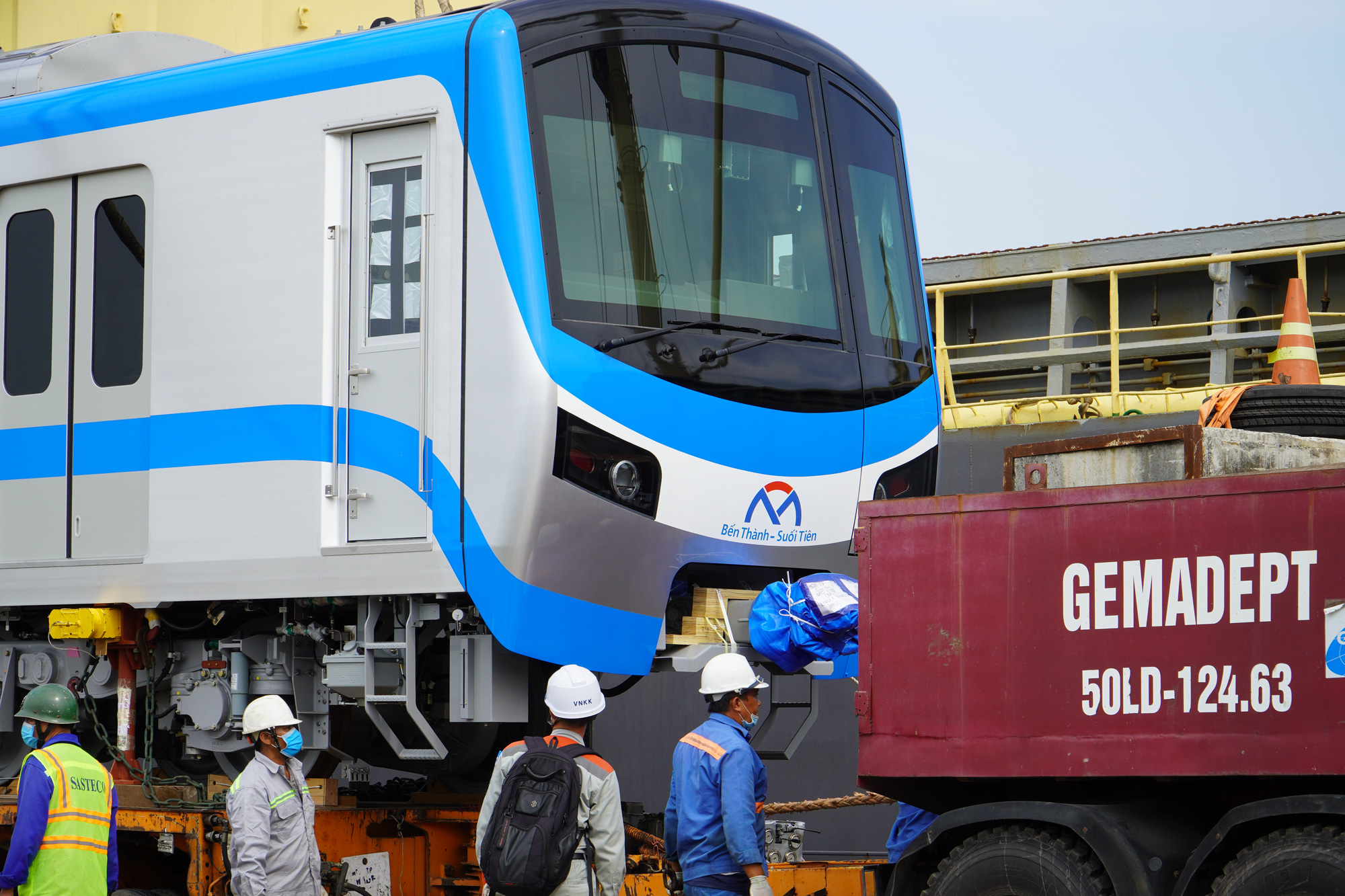 Thêm 4 đoàn tàu của tuyến metro số 1 về TP HCM - Ảnh 7.